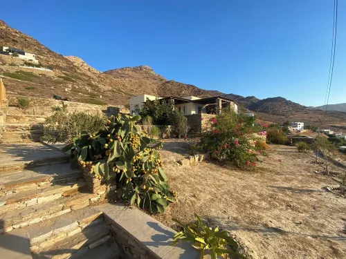 House with garden in the bay of Yialos, 400 m from the sea Hotels in Ios