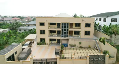 2 bedrooms apartment, 4 guests, Starlink WiFi, DSTV, Netflix, free parking Отели в г. 