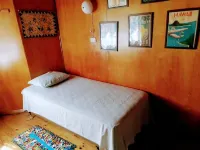 Fiji Cottage, 2 bedrooms, sea views, tropical gardens Hotels in 