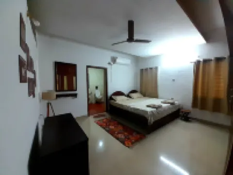 Spacious, Heritage 1-bedroom apartment in Alwarpet, Chennai
