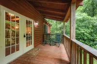 Insignificant Cabin: Spacious 5BR, 3.5BA Retreat with Hot Tub