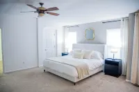 Modern 3 BR Family Retreat;10 min DIA; Pool