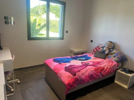 Villa with private pool in a quiet location 10 min from Avignon