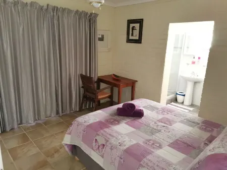 Entire pet friendly house, close to the river, beach, shops, restaurants, & more Отели в г. Komga