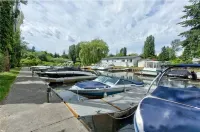 Chic apartment in fabulous Kenmore with fitness room, WiFi, AC Hotels in Kenmore