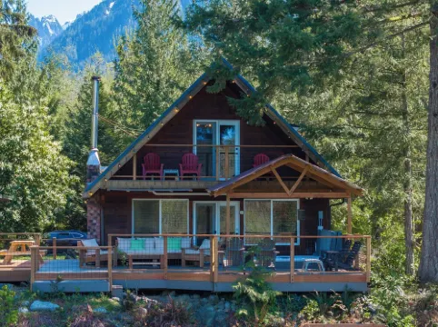 Riverfront Cabin w/Views-Hot Tub,AC,Pets