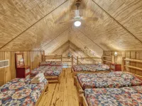 Ringers Lodge   Spacious 6-bedroom house on the River in charming Concan Hotels in Concan
