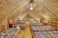 Ringers Lodge   Spacious 6-bedroom house on the River in charming Concan