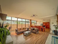 TJM Hot Spring Villa 1, a spacious 5-bedroom, with WiFi, AC in serene Los Baños