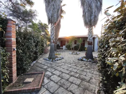 Villa Pizzomunno, small villa in Vieste with direct access to the sandy beach.