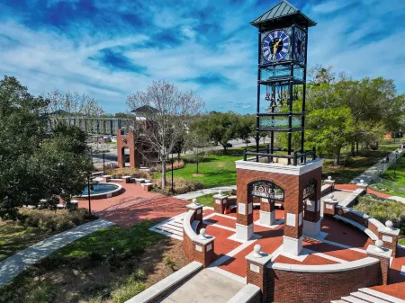 Happy Ours Отели рядом с достопримечательностью «Michael Kors Outlet»