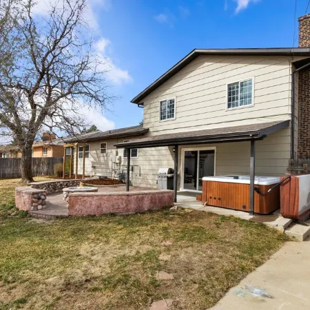 West Greeley 5 bed/4 bath tastefully furnished and recently updated.