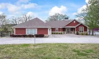 Compound on Lake - Gameroom/Dock/Pool/Hot tub - Sleeps 37