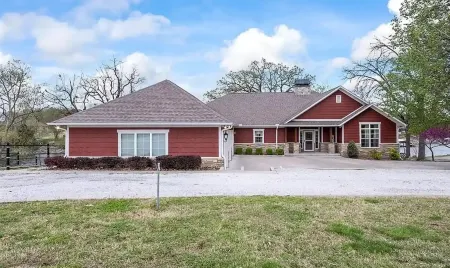 Compound on Lake - Gameroom/Dock/Pool/Hot tub - Sleeps 37