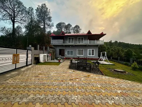 3-bedroom villa in pleasant Himalayan town Kausani, Uttarakhand, India with WiFi Hotels in Kausani State