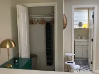 Well-located 1BR cottage with all amenities.