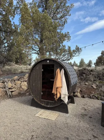 Tranquil Wellness Oasis-Barrel Sauna/Cold Plunge/RedLite/Juicer/Walking Paths