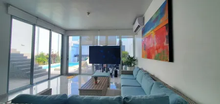 5 minutes to Playaman Beach! Romantic beach villa with pool/jacuzzi! Отели рядом с достопримечательностью «Cerro de las Tijeretas»