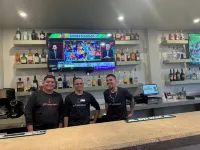 Sandbar Beachfront Hostel & Restaurant - bars