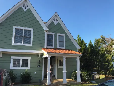 Cozy 1-bedroom condo with WiFi, AC in awesome Williamsburg Kings Creek Community Отели рядом с достопримечательностью «Национальный исторический парк Йорктаун Батлфилд | Колониал»