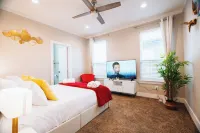 Spacious 4-bedroom house with, Gameroom, Backyard, WiFi, AC in fabulous Dallas - Bungalows