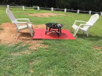 Cozy Felicia Bungalow Hotels in Macon County