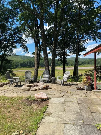 Enchanted 2 bedroom, x-lake cabin with mountain views.  Fast WFYI , Napanoch.