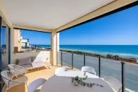 Henley Beachfront Luxury Home With Sauna Just 200m From Henley Square! Hotels in Henley Beach