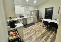 The Cardinal. Newly built 1-bedroom cottage w/ WiFi and AC in delightful Muncie