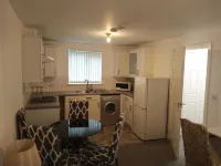 The Flat - few minutes from Wolverhampton train station. Ideal for family  of 5