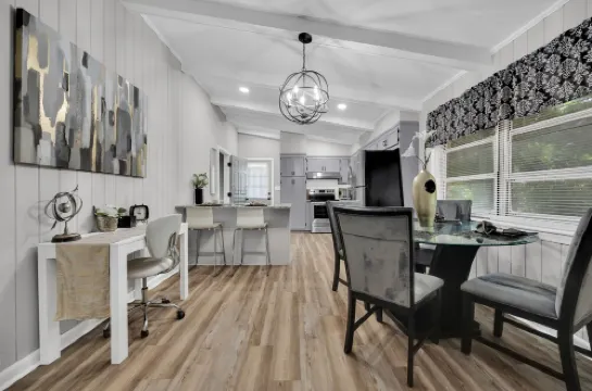 Cozy Home- 4 mins from the airport- 10 min from Downtown Atlanta