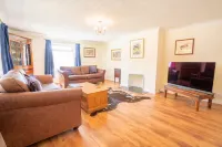 Long Lane Stables Lodge. Spacious Country Retreat Hotels in Wincanton