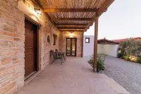 Quiet 2 bedroom and 2 bathroom villa with a big infinite swimming pool