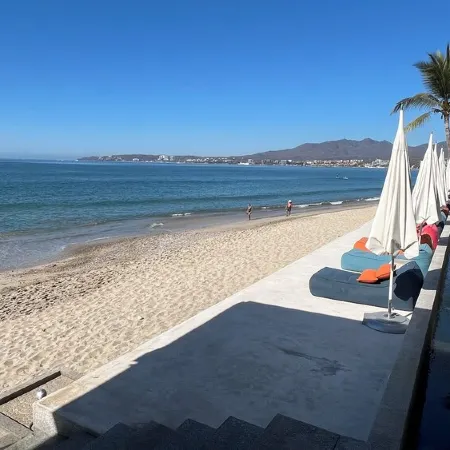 Exclusive 3-bedroom apartment in luxurious  beach front condo in Bucerías
