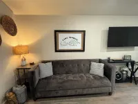 Modern 2 bed cabin 2 miles from Lake Nimrod and within 30 mins of 4 state parks Hotels in Plainview