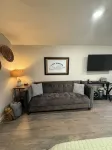 Modern 2 bed cabin 2 miles from Lake Nimrod and within 30 mins of 4 state parks