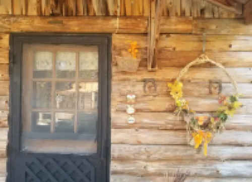 Cozy Elkton Cabin near Shenandoah 25 min