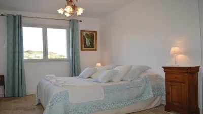 Discover the originality of CAP (P.M.R. access)7 pers Hôtels à proximité de : Cap Corse