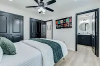 Stylish main-level home in historic downtown Brenham—walking distance to shops!