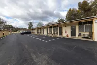 Golden Hills Motel - Motel