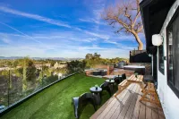 Stunning City Views and Cozy Fireplaces - Spacious Hilltop Retreat