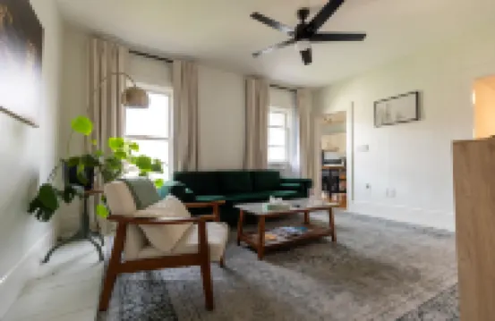 Bright and Airy Living Space with Luxurious Comfort - Charming Retreat Hotels in Franklin County