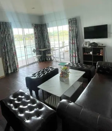 วิลล่า (สระว่ายน้ำส่วนตัว)