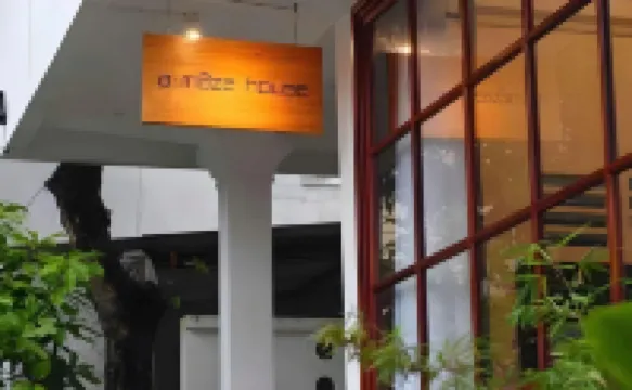 Nhà A-maze Các khách sạn gần Cho Thuê Cổ Phục Áo Dài Huế Dolly’s - 38 Nguyễn Trãi