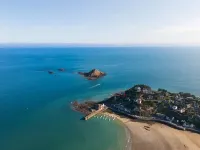 250 ° panoramic sea view from the 10 windows !! Classified furnished with 4-star tourism. Hotels in Pleneuf-Val-Andre