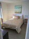 Cheerful 5 Bedroom Cottage Mins from Casino
