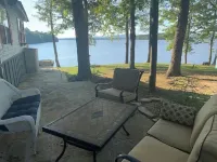 Lake house with million dollar view & hot tub