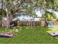 HAPPY  FUN  BLUE HOUSE  kids, pets friendly, 3 miles away from the  beach🏖️.