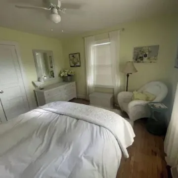 Cape Cod cottage close to Prembroke Creek