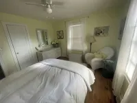 Cape Cod cottage close to Prembroke Creek Hotels in Edenton